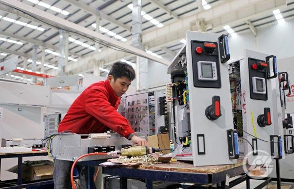 ミラクルカジノ 入金不要ボーナス 受け取り電気技術者は、最新の電気機器を運営しています。 SongRongcheng.jpg.jpgによる写真